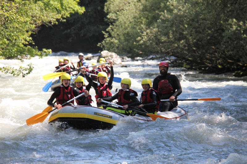 Bourg-Saint-Maurice activité d'eau-vive à côté du funiculaire!